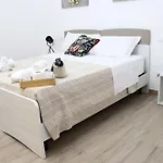 Mia *